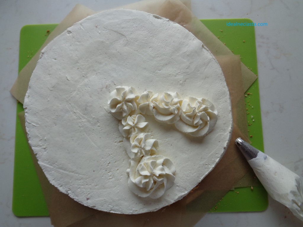 dekorowanie tortu kremem
