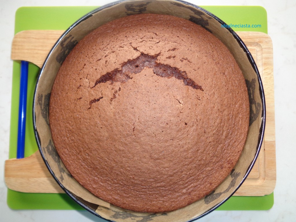 ciasto czekoladowe po upieczeniu