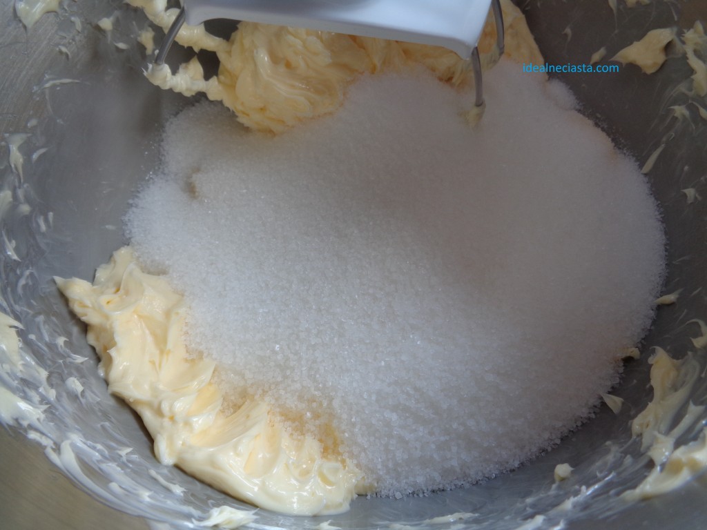 ucieranie masla z cukrem