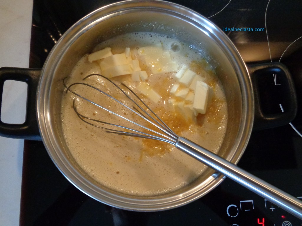 dodawanie masla do lemon curd