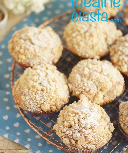 muffinki z rabarbarem i kruszonka