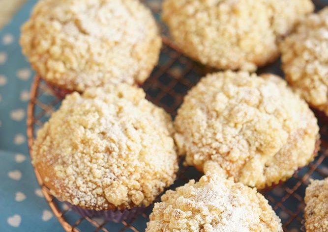 muffinki z rabarbarem i kruszonka