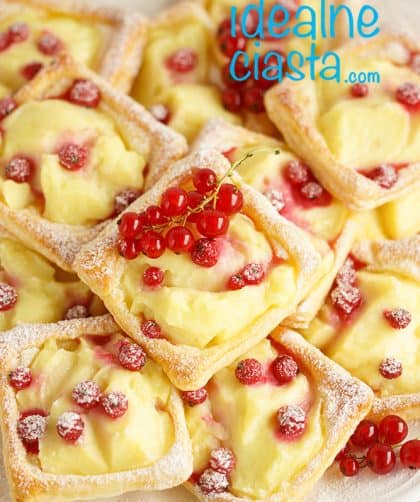 ciastka francuskie z budyniem i porzeczkami