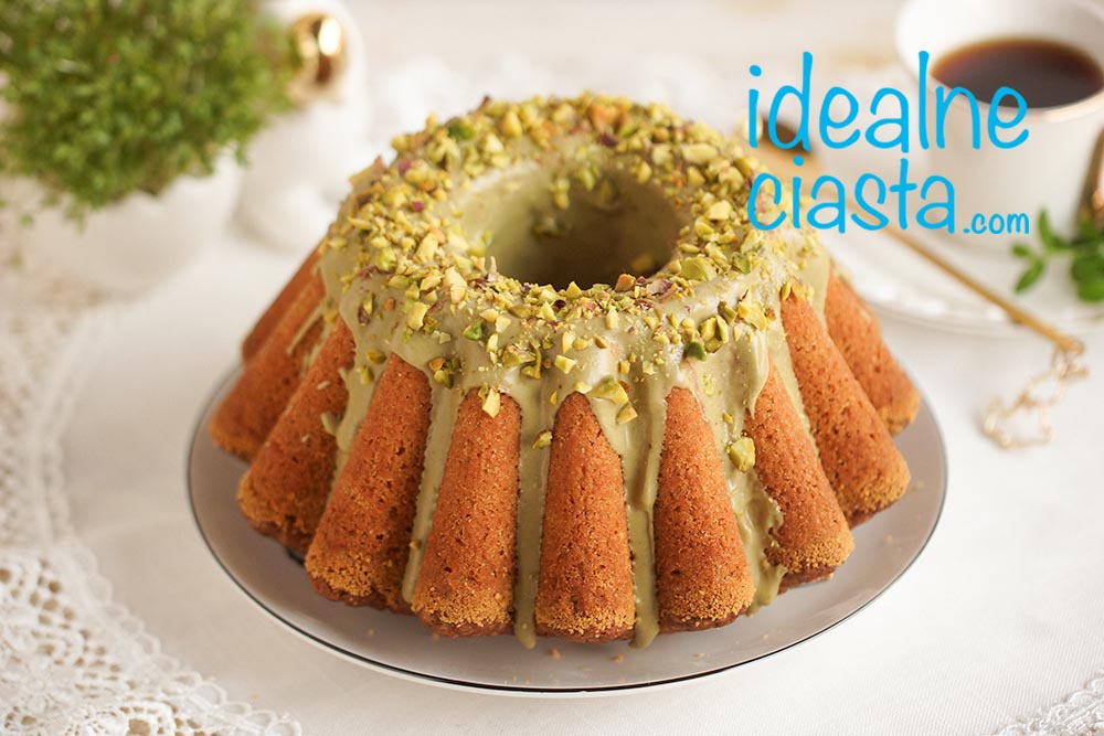 babka pistacjowa z polewa pistacjowa